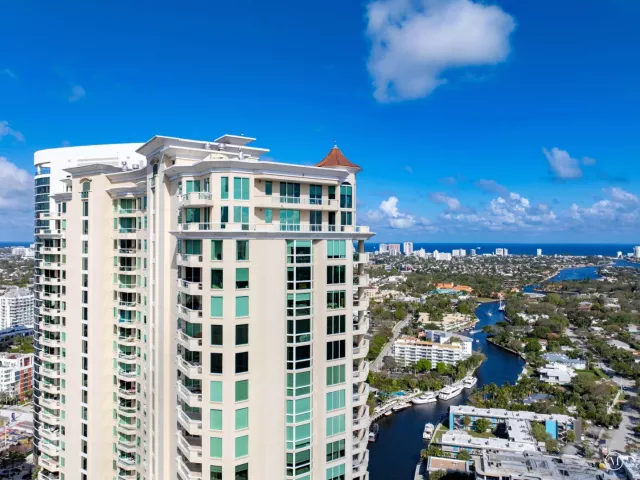 2-bedroom condo for sale in Fort Lauderdale - 411 N New River Dr Drive E 3605 - MondialRealty