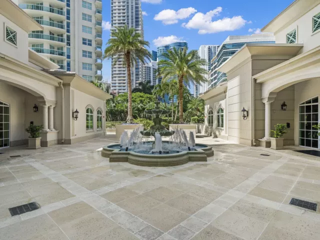 2-bedroom condo for sale in Fort Lauderdale - 411 N New River Dr Drive E 3605 - MondialRealty