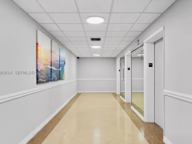 2-bedroom condo for sale in Hollywood - 3725 S Ocean Dr PH18 - MondialRealty