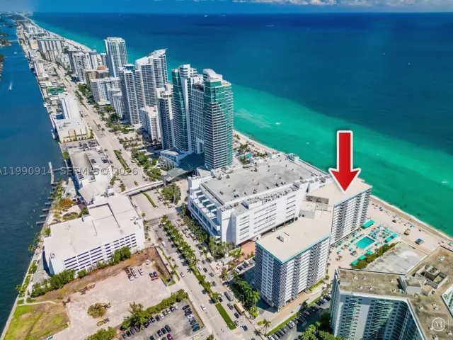 2-bedroom condo for sale in Hollywood - 3725 S Ocean Dr PH18 - MondialRealty