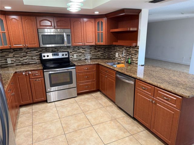 2-bedroom home for sale in Miami - 4825 SW 149th Ct 18B - MondialRealty