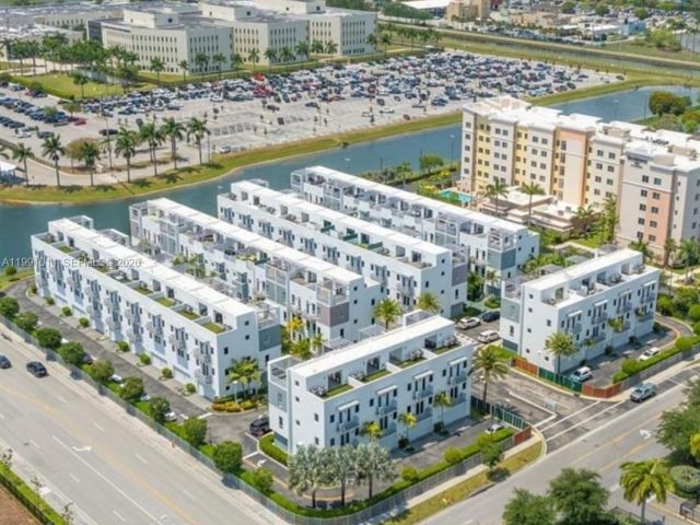 4-bedroom home for sale in Doral - 9133 NW 33rd St - MondialRealty