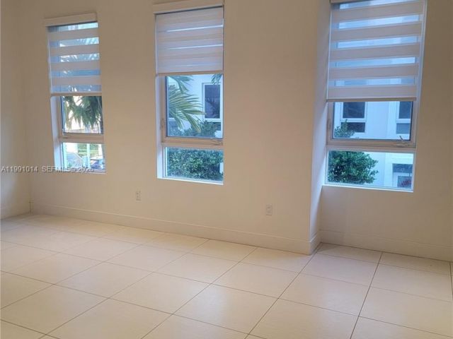 4-bedroom home for sale in Doral - 9133 NW 33rd St - MondialRealty
