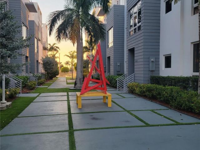 4-bedroom home for sale in Doral - 9133 NW 33rd St - MondialRealty