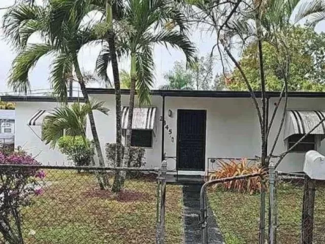 3-bedroom home for sale in Miami Gardens - 2345 NW 161st St - MondialRealty