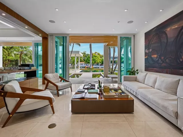 5-bedroom home for rent in Miami Beach - 3465 N Meridian Ave 0 - MondialRealty