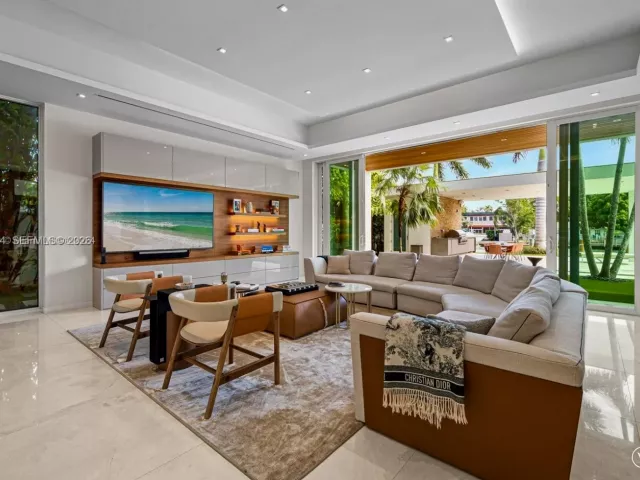 5-bedroom home for rent in Miami Beach - 3465 N Meridian Ave 0 - MondialRealty