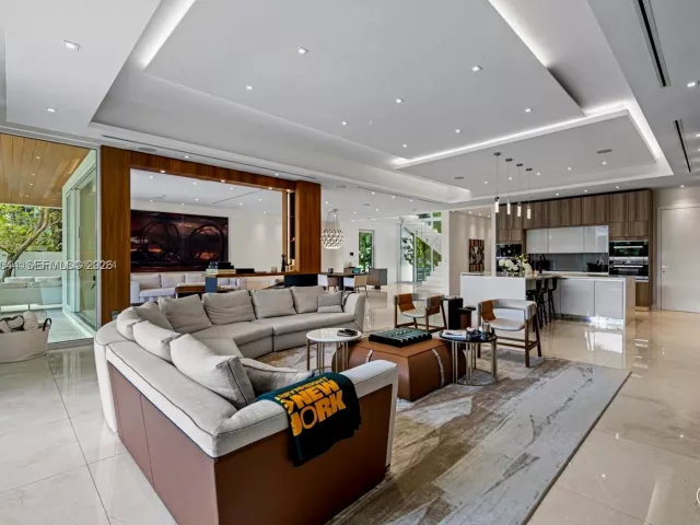 5-bedroom home for rent in Miami Beach - 3465 N Meridian Ave 0 - MondialRealty