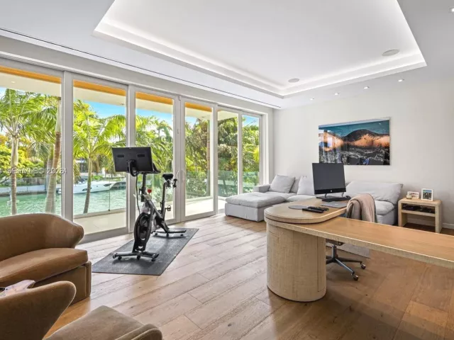 5-bedroom home for rent in Miami Beach - 3465 N Meridian Ave 0 - MondialRealty