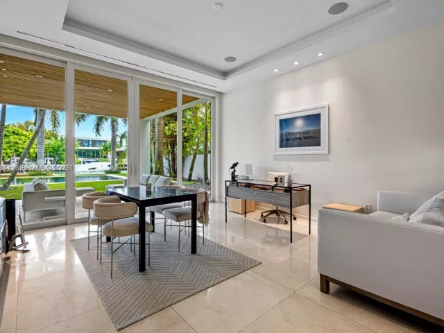5-bedroom home for rent in Miami Beach - 3465 N Meridian Ave 0 - MondialRealty