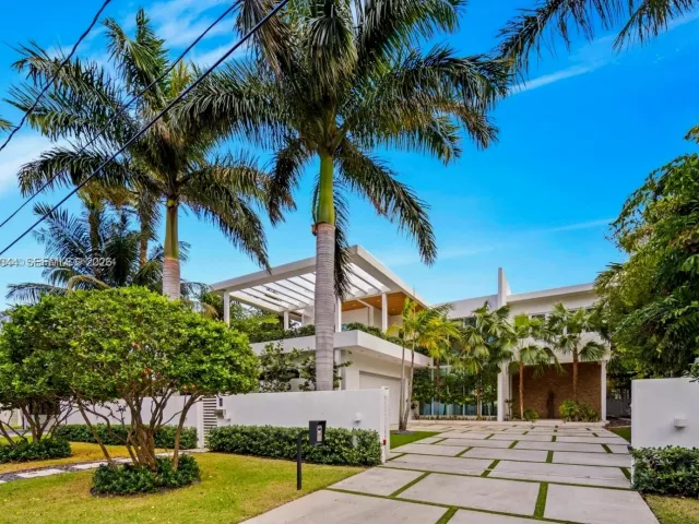 5-bedroom home for rent in Miami Beach - 3465 N Meridian Ave 0 - MondialRealty