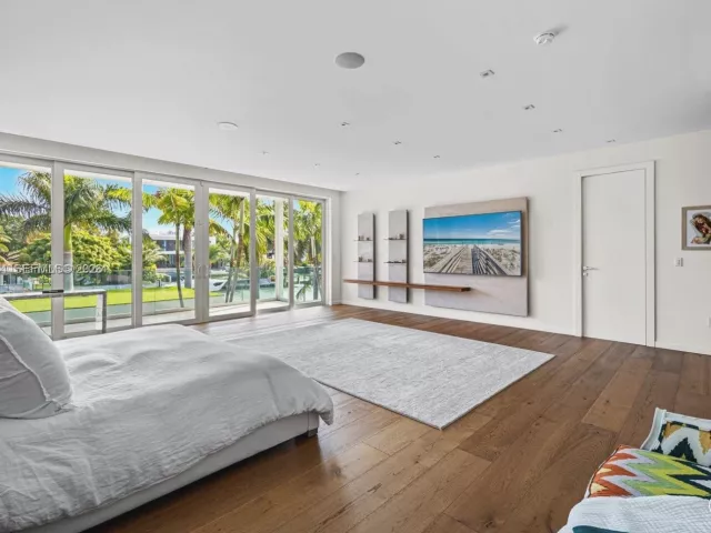 5-bedroom home for rent in Miami Beach - 3465 N Meridian Ave 0 - MondialRealty