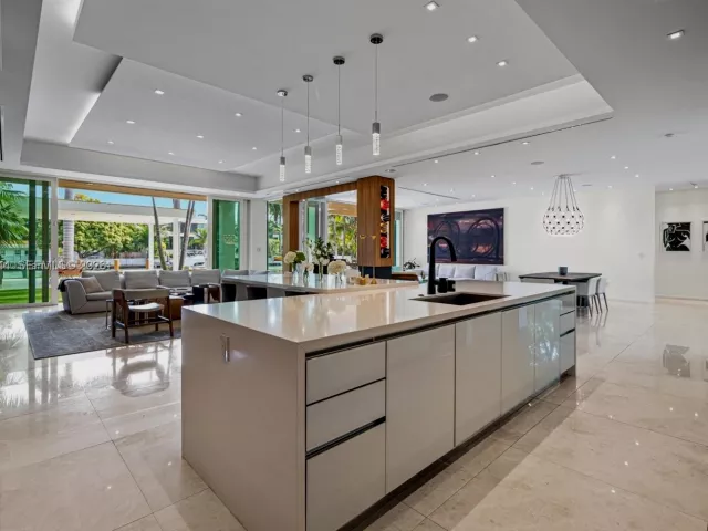 5-bedroom home for rent in Miami Beach - 3465 N Meridian Ave 0 - MondialRealty