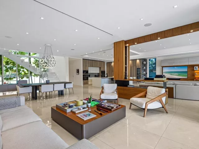 5-bedroom home for rent in Miami Beach - 3465 N Meridian Ave 0 - MondialRealty