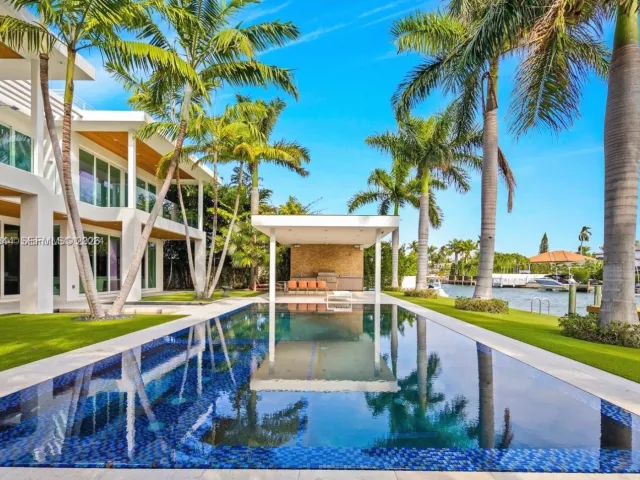 5-bedroom home for rent in Miami Beach - 3465 N Meridian Ave 0 - MondialRealty