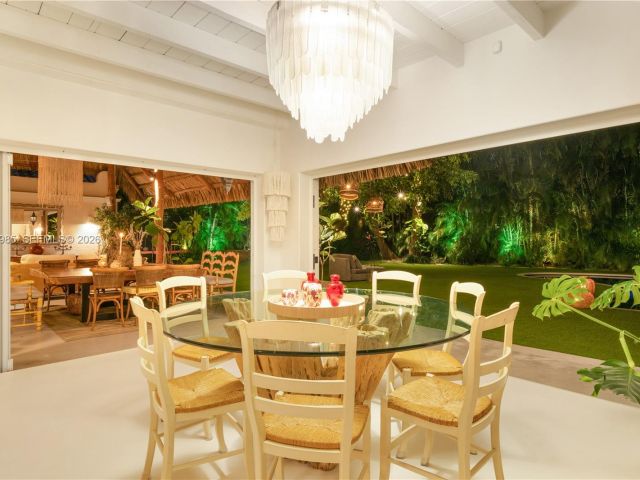 5-bedroom home for rent in Key Biscayne - 330 Gulf Rd - MondialRealty