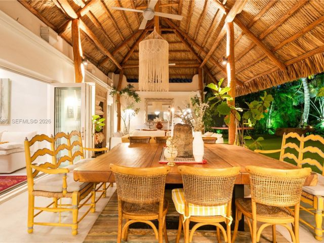 5-bedroom home for rent in Key Biscayne - 330 Gulf Rd - MondialRealty