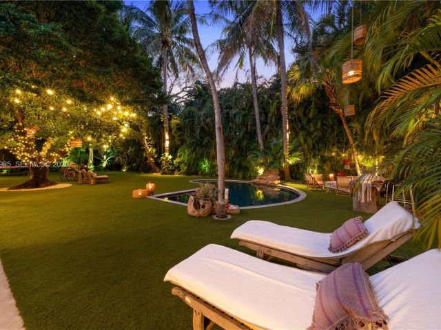 5-bedroom home for rent in Key Biscayne - 330 Gulf Rd - MondialRealty