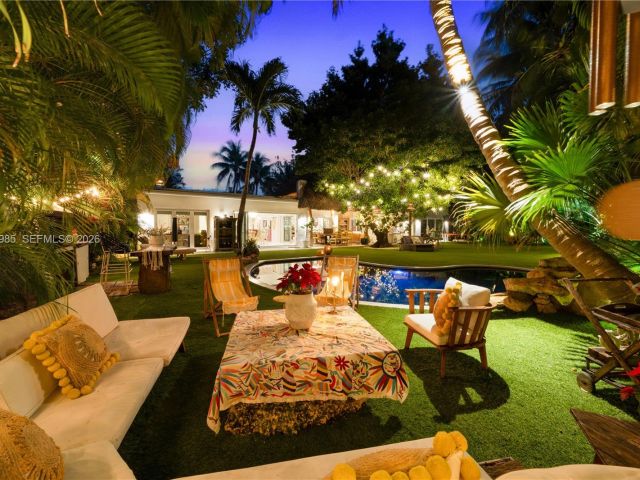 5-bedroom home for rent in Key Biscayne - 330 Gulf Rd - MondialRealty