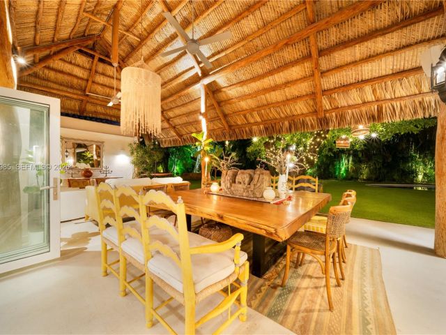 5-bedroom home for rent in Key Biscayne - 330 Gulf Rd - MondialRealty