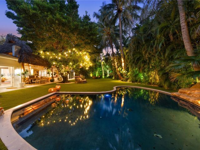 5-bedroom home for rent in Key Biscayne - 330 Gulf Rd - MondialRealty