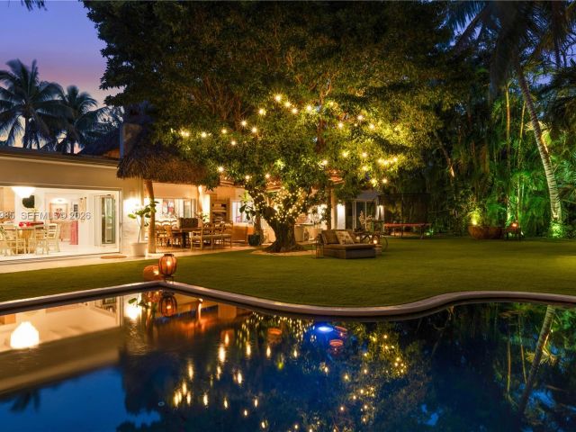 5-bedroom home for rent in Key Biscayne - 330 Gulf Rd - MondialRealty