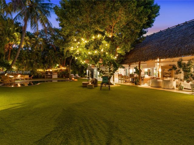 5-bedroom home for rent in Key Biscayne - 330 Gulf Rd - MondialRealty