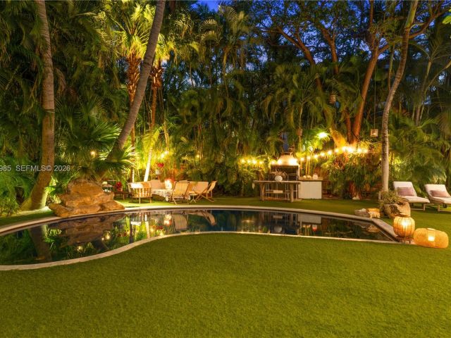5-bedroom home for rent in Key Biscayne - 330 Gulf Rd - MondialRealty