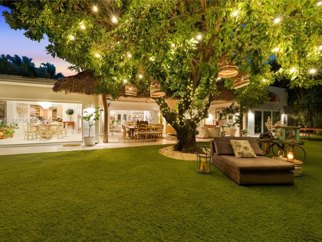 5-bedroom home for rent in Key Biscayne - 330 Gulf Rd - MondialRealty