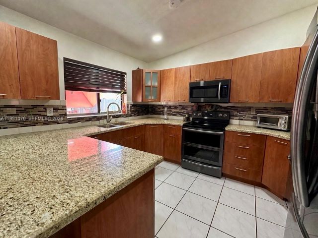 4-bedroom home for sale in Miami - 15182 SW 171st St - MondialRealty