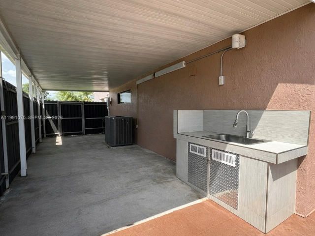 4-bedroom home for sale in Miami - 15182 SW 171st St - MondialRealty