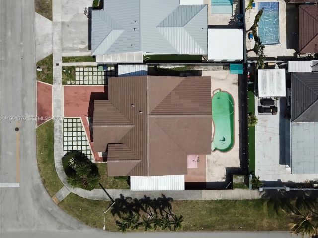 4-bedroom home for sale in Miami - 15182 SW 171st St - MondialRealty