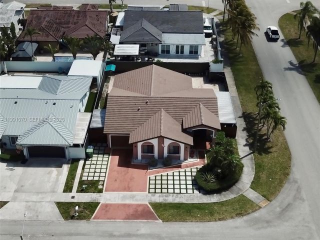 4-bedroom home for sale in Miami - 15182 SW 171st St - MondialRealty