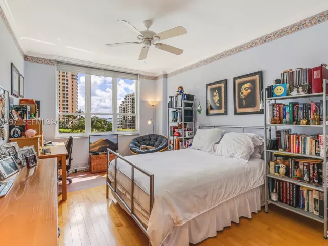 2-bedroom condo for sale in Miami - 888 Brickell Key Dr 807 - MondialRealty