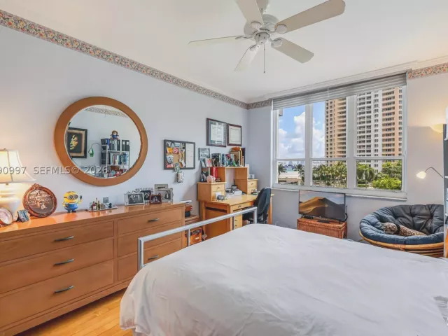 2-bedroom condo for sale in Miami - 888 Brickell Key Dr 807 - MondialRealty