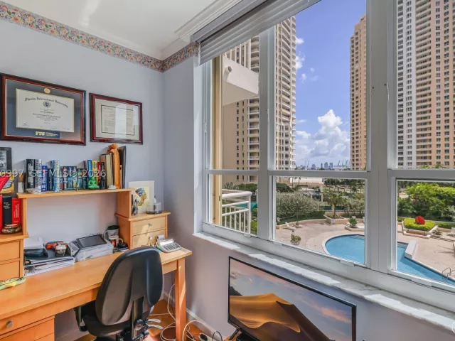 2-bedroom condo for sale in Miami - 888 Brickell Key Dr 807 - MondialRealty