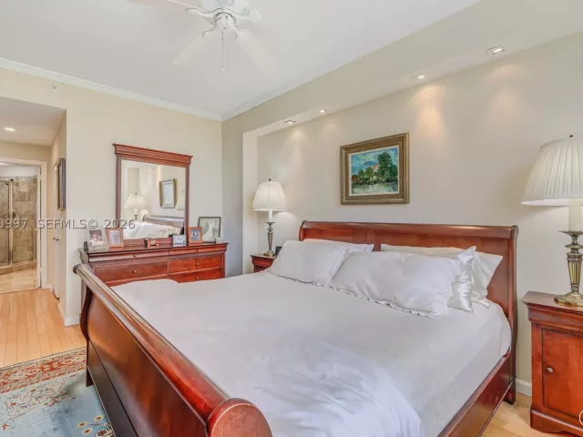 2-bedroom condo for sale in Miami - 888 Brickell Key Dr 807 - MondialRealty