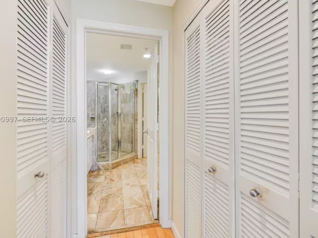 2-bedroom condo for sale in Miami - 888 Brickell Key Dr 807 - MondialRealty