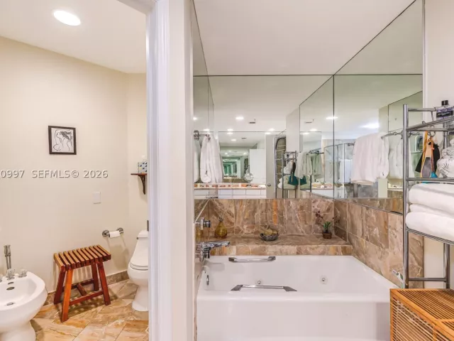 2-bedroom condo for sale in Miami - 888 Brickell Key Dr 807 - MondialRealty