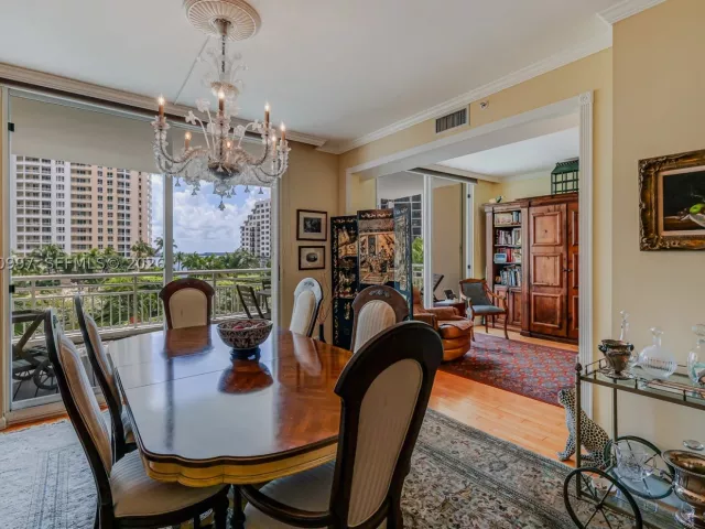2-bedroom condo for sale in Miami - 888 Brickell Key Dr 807 - MondialRealty