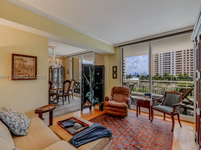 2-bedroom condo for sale in Miami - 888 Brickell Key Dr 807 - MondialRealty