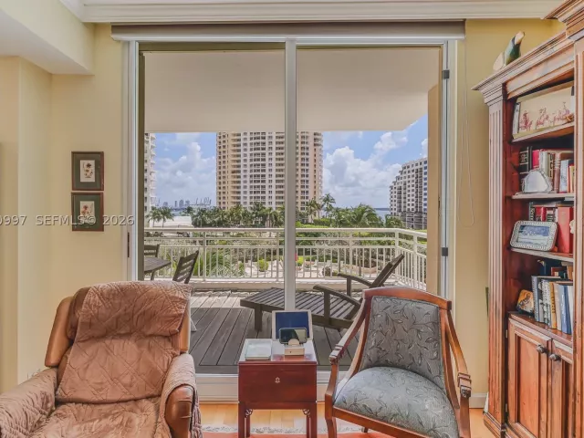 2-bedroom condo for sale in Miami - 888 Brickell Key Dr 807 - MondialRealty
