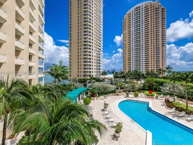 2-bedroom condo for sale in Miami - 888 Brickell Key Dr 807 - MondialRealty