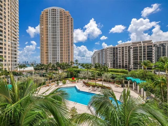 2-bedroom condo for sale in Miami - 888 Brickell Key Dr 807 - MondialRealty