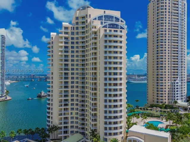 2-bedroom condo for sale in Miami - 888 Brickell Key Dr 807 - MondialRealty