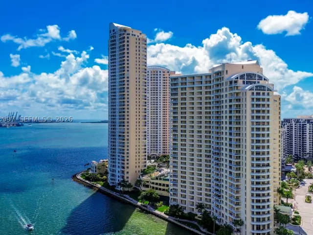 2-bedroom condo for sale in Miami - 888 Brickell Key Dr 807 - MondialRealty