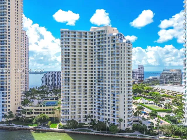 2-bedroom condo for sale in Miami - 888 Brickell Key Dr 807 - MondialRealty