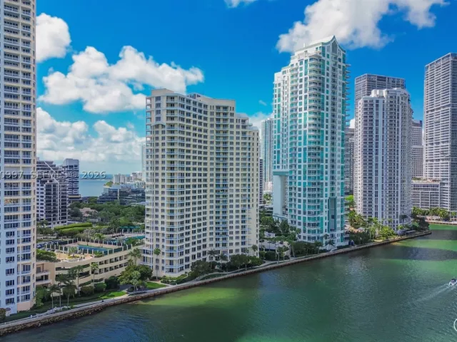 2-bedroom condo for sale in Miami - 888 Brickell Key Dr 807 - MondialRealty