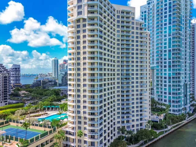 2-bedroom condo for sale in Miami - 888 Brickell Key Dr 807 - MondialRealty