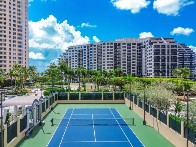 2-bedroom condo for sale in Miami - 888 Brickell Key Dr 807 - MondialRealty